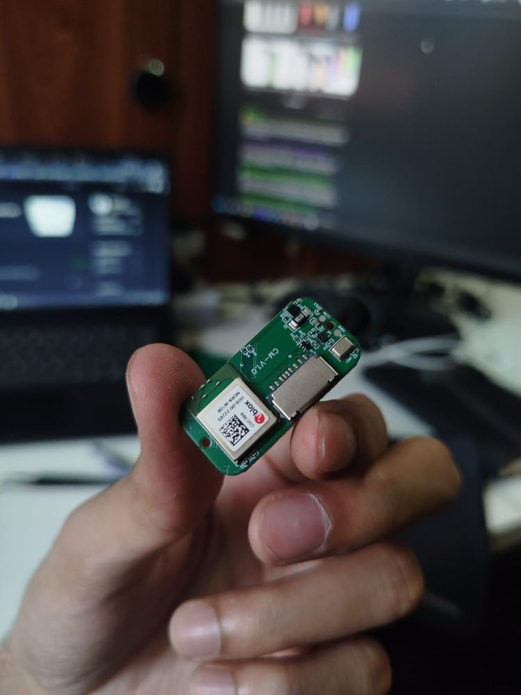 Coaching device PCB back side with wireless module and connector